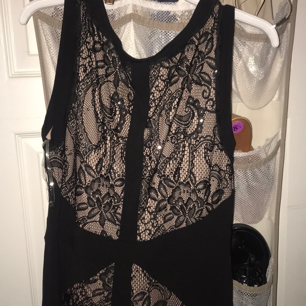 Dress - Picture 4 of 7